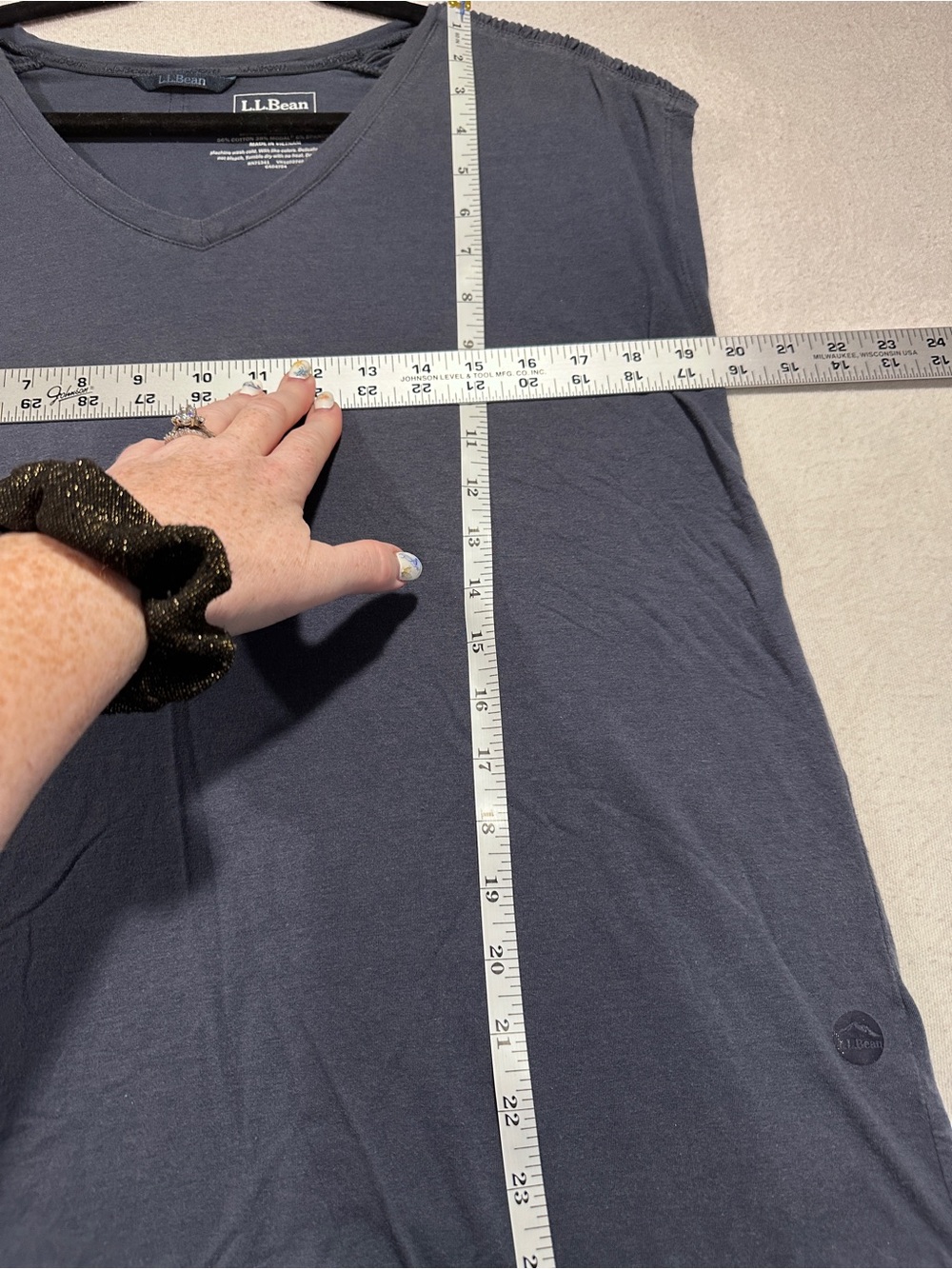 L.L. Bean Women’s Navy V‑Neck Sleeveless Tank - Picture 4 of 11